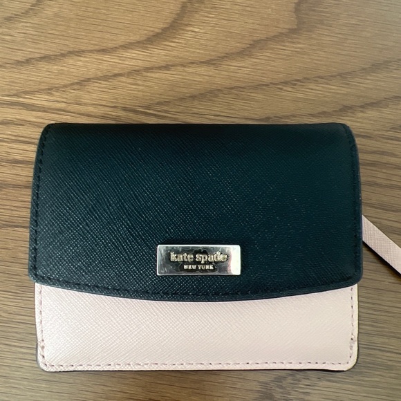 Kate Spade Card Holder Wallet In Great Condition without tags - Picture 1 of 3